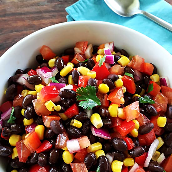 ENSALADA DE FRIJOLES NEGROS Y MAÍZ